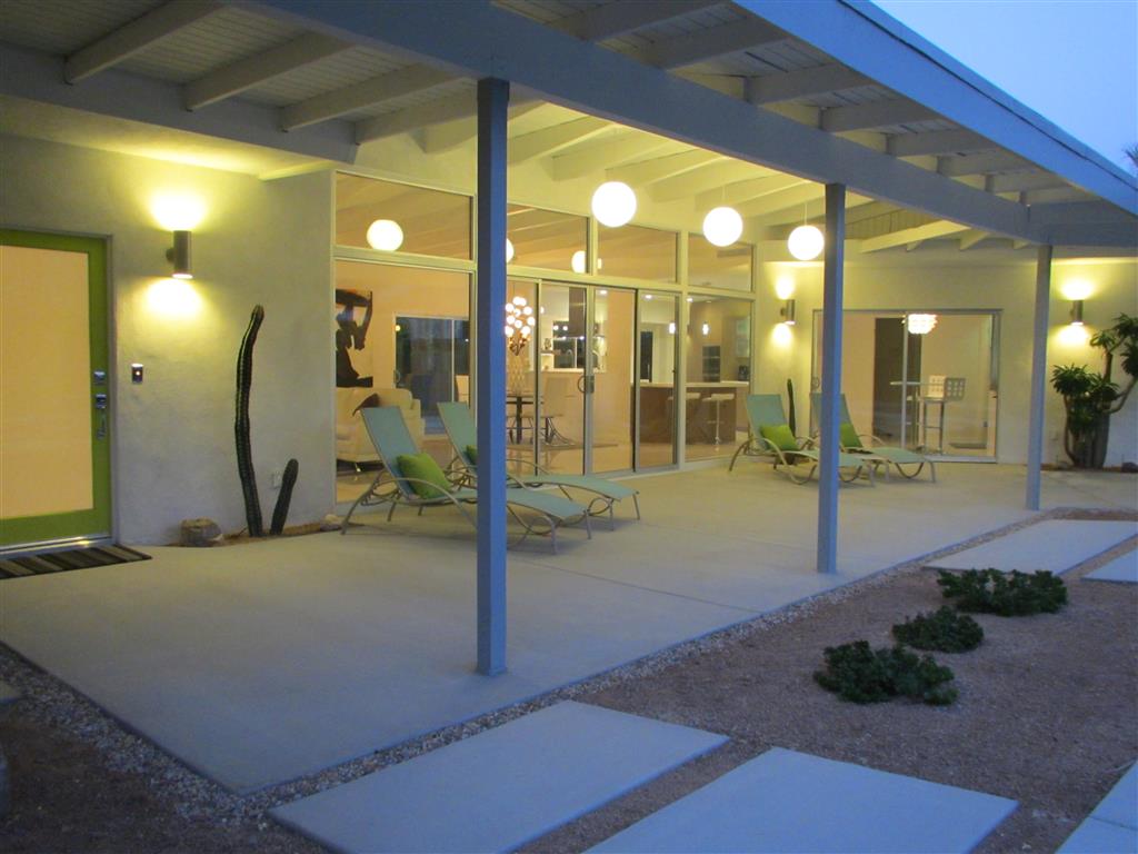 SL920 Patio Night 1
